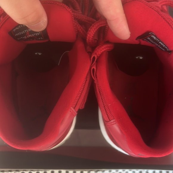 Jordan win like 96 11s size 10 - Picture 6 of 6